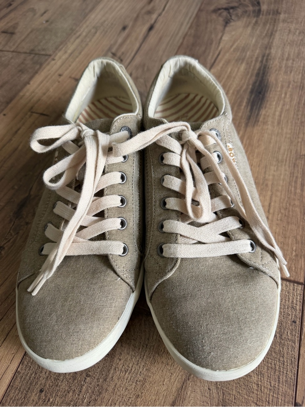 Taos Star Canvas Sneakers Taupe Olive khaki Low Top Comfort Shoes Size 9.5